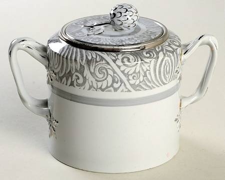 Ming Sugar Bowl & Lid