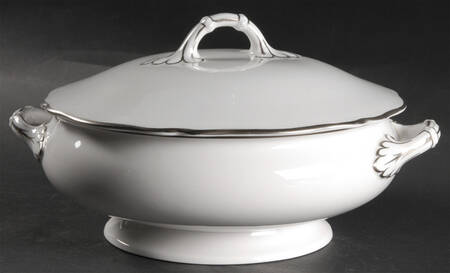 Nordic (Platinum Trim) Round Covered Vegetable