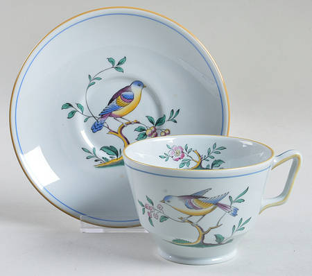 Queen's Bird (Y4973, Blue Gray Body) London Shape Footed Cup & Saucer Set
