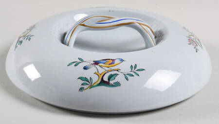 Queen's Bird (Y4973, Blue Gray Body) Lid for 2.5 Qt Round Casserole
