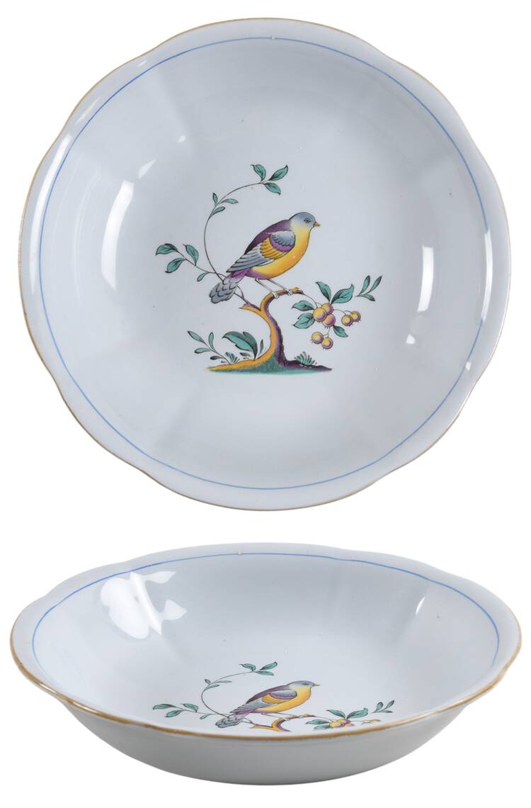 Queen's Bird (Y4973, Blue Gray Body) Coupe Cereal Bowl