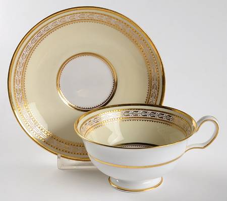 R3716 Footed Cup & Saucer Set