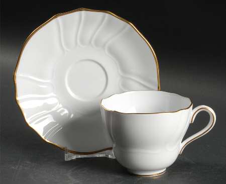 Richelieu Footed Cup & Saucer Set