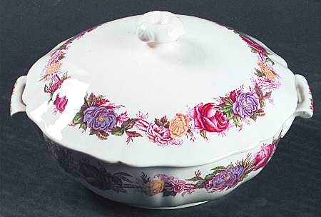 Rose Briar Small Round Covered Vegetable