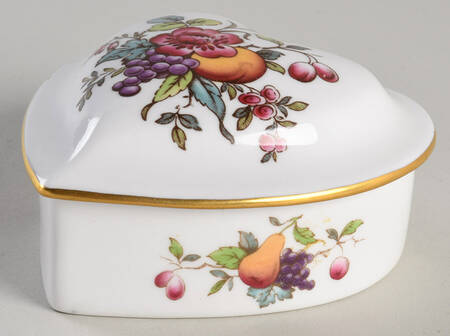 Rockingham Heart Shape Box & Lid