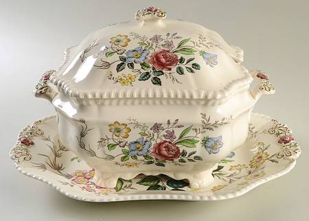 Romney (Gadroon Shape) Tureen & Lid w/Underplate
