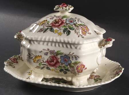 Romney (Gadroon Shape) Gravy Boat & Lid w/Underplate