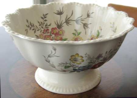 Romney (Gadroon Shape) Large Footed Salad Serving Bowl