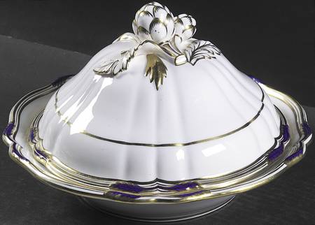 Stafford Blue Leaf Round Covered Vegetable