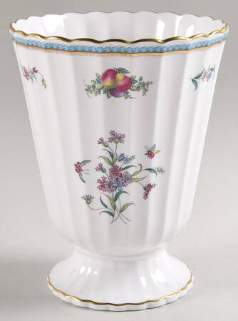 Trapnell Sprays  (ENGLAND) 8" Footed Vase