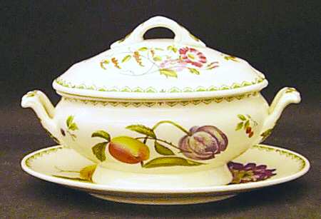 Victoria (Older) Gravy Boat & Lid w/Underplate