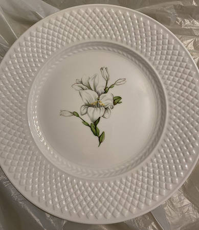 Virginia (Bone, Newer) Accent Luncheon Plate