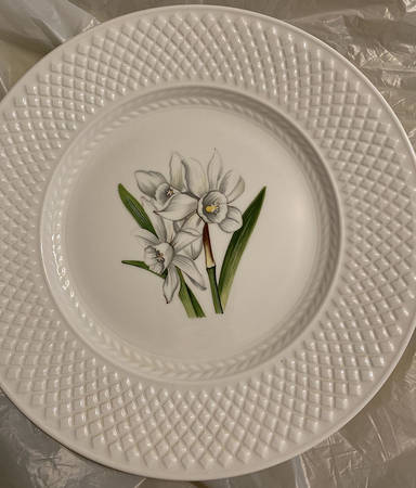 Virginia (Bone, Newer) Accent Luncheon Plate