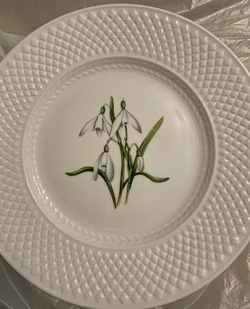 Virginia (Bone, Newer) Accent Luncheon Plate