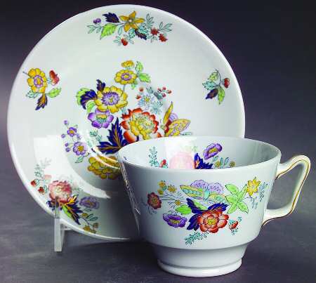 W26 London Shape Footed Cup & Saucer Set