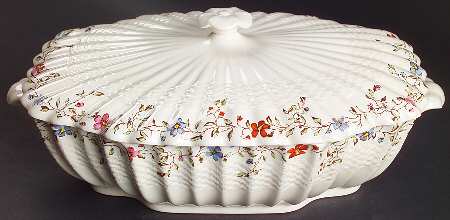 Wicker Dale Oval Covered Vegetable