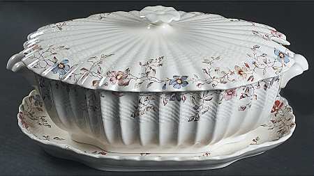 Wicker Dale Oval Tureen & Lid with Underplate