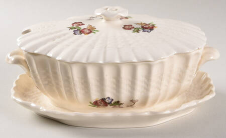 Wicker Lane (Basket Weave) Sauce Boat with Attached Underplate & Lid
