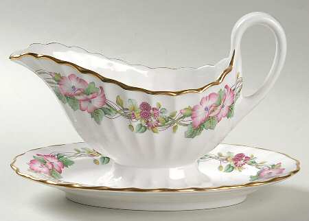 Wild Mallow Gravy Boat with Attached Underplate