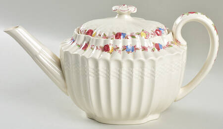 Wicker Rose Teapot & Lid