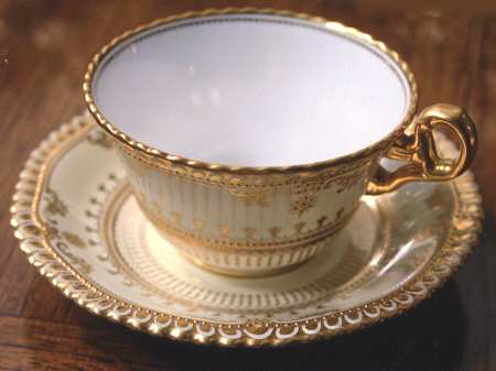 Y1730 Footed Cup & Saucer Set