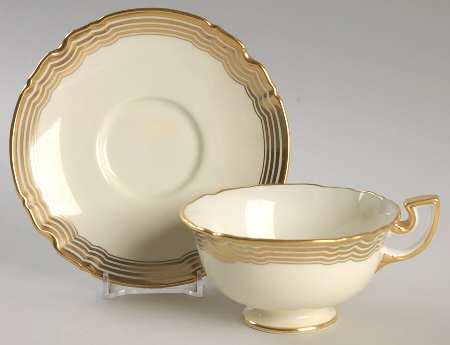 Y1900 Footed Cup & Saucer Set