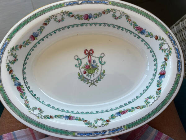 Y5192 9" Oval Vegetable Bowl