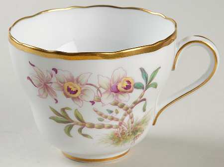 Y5552 (Scalloped) Footed Cup