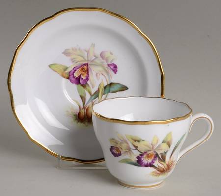 Y5552 (Scalloped) Footed Cup & Saucer Set
