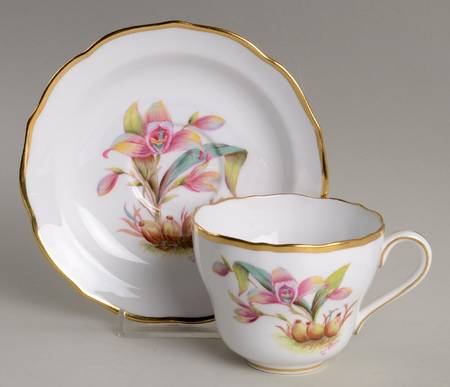 Y5552 (Scalloped) Footed Cup & Saucer Set
