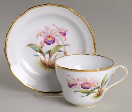 Y5552 (Scalloped) Footed Cup & Saucer Set