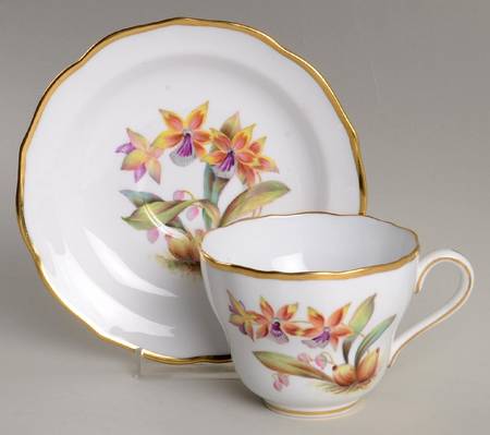 Y5552 (Scalloped) Footed Cup & Saucer Set