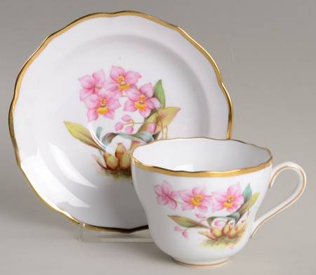 Y5552 (Scalloped) Footed Cup & Saucer Set