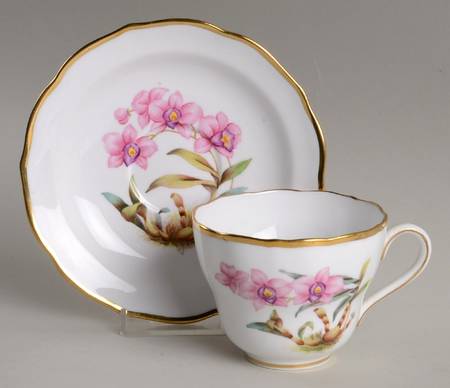 Y5552 (Scalloped) Footed Cup & Saucer Set