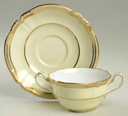 Y816 Flat Bouillon Cup & Saucer