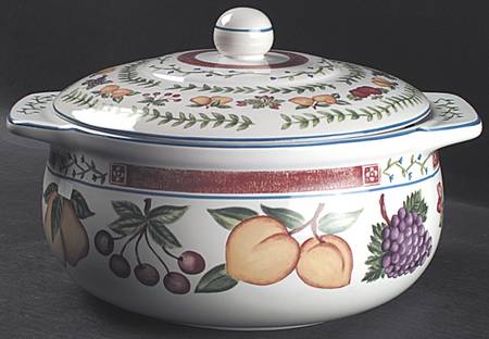 Fresh N' Fruity 5.25 Quart Round Covered Casserole
