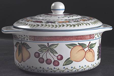 Fresh N' Fruity 4.5 Quart Round Covered Casserole