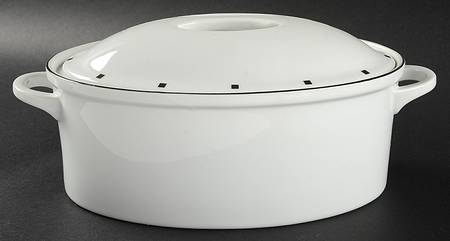Metropolis Black 2 Quart Oval Covered Casserole