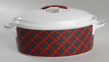 Tartan Plaid Red 2 Quart Oval Covered Casserole