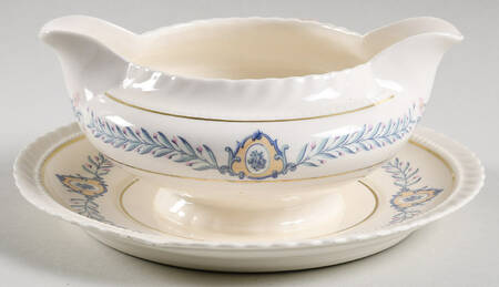 STB2 Gravy Boat with Attached Underplate