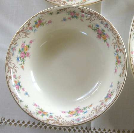 STB27 8" Round Vegetable Bowl