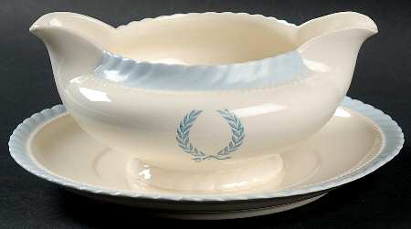 STB39 Gravy Boat with Attached Underplate