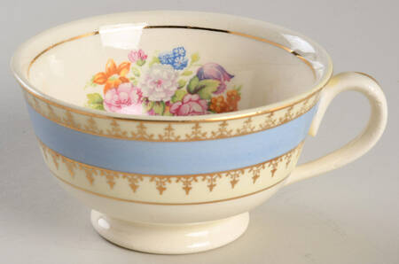 STB53 Footed Cup