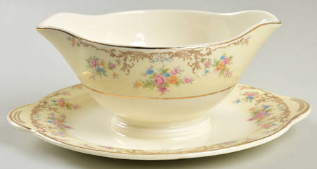 1085 Gravy Boat with Attached Underplate
