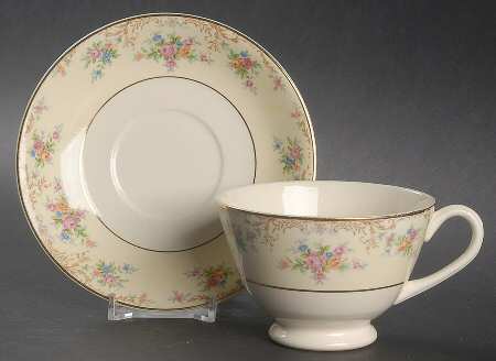 1085 Footed Cup & Saucer Set