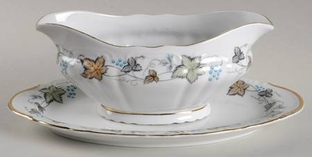 Bordeaux Gravy Boat & Underplate/Relish