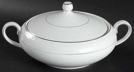 Brocade Round Covered Vegetable