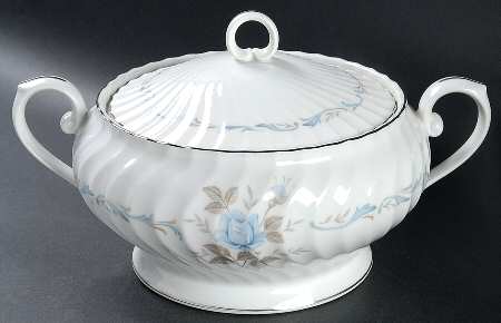 Carillon Round Covered Vegetable