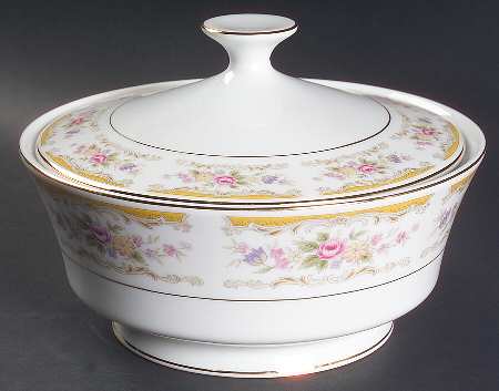 Chippendale Round Covered Vegetable