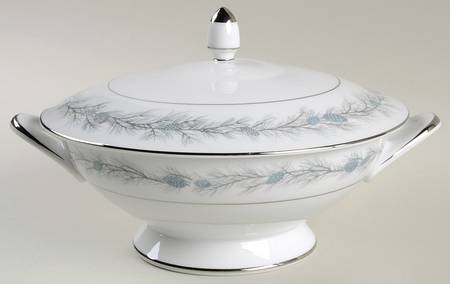Duchess Round Covered Vegetable